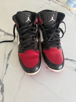 Air Jordan 1 Mid Bred High-Top cleats