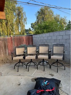 Set of 4 patio chairs