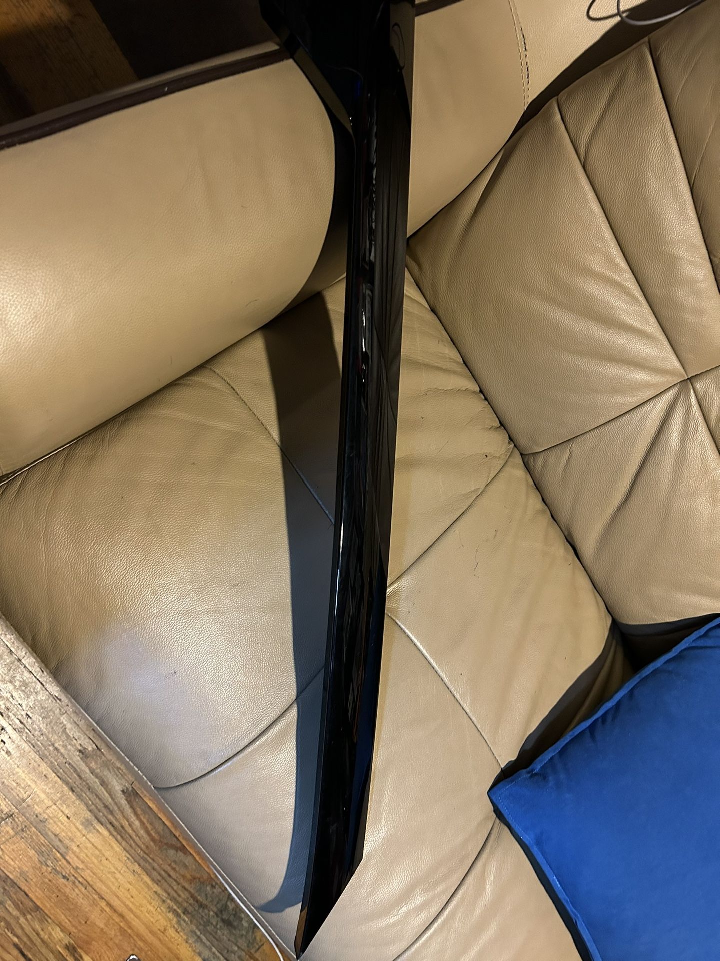 Ford Explorer 2013 Mold For The Windshield Sidebar