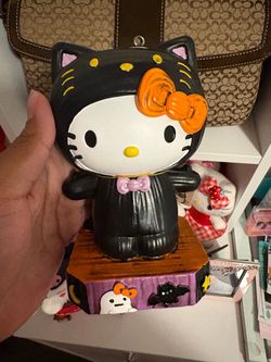 Hello kitty Halloween cat figurine