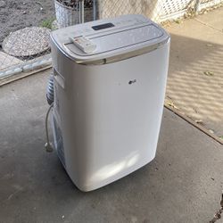 AC Unit With Remote 
