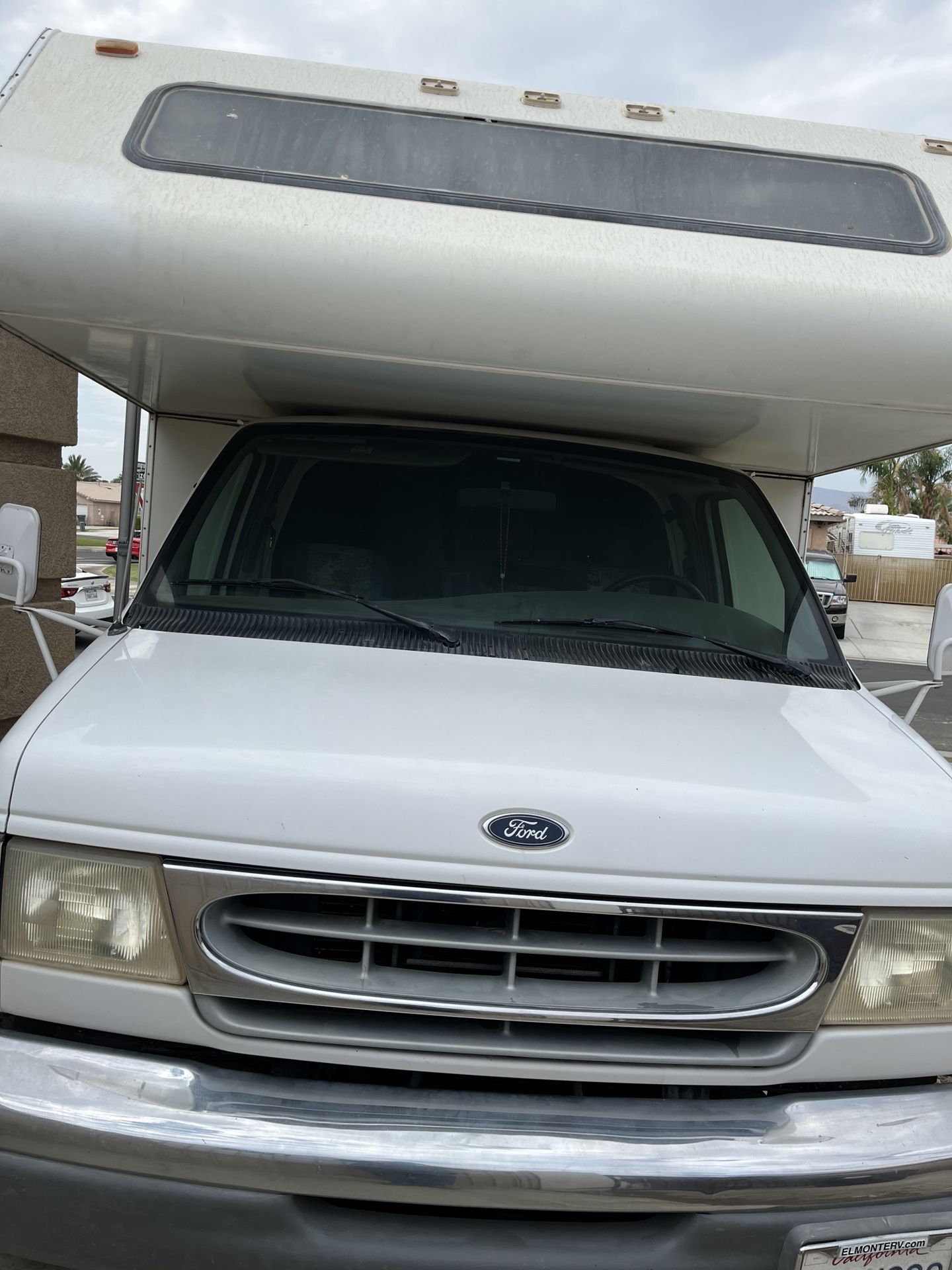 2000 Ford Chateau Sport Motor Home