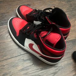 Jordan 1 Mid