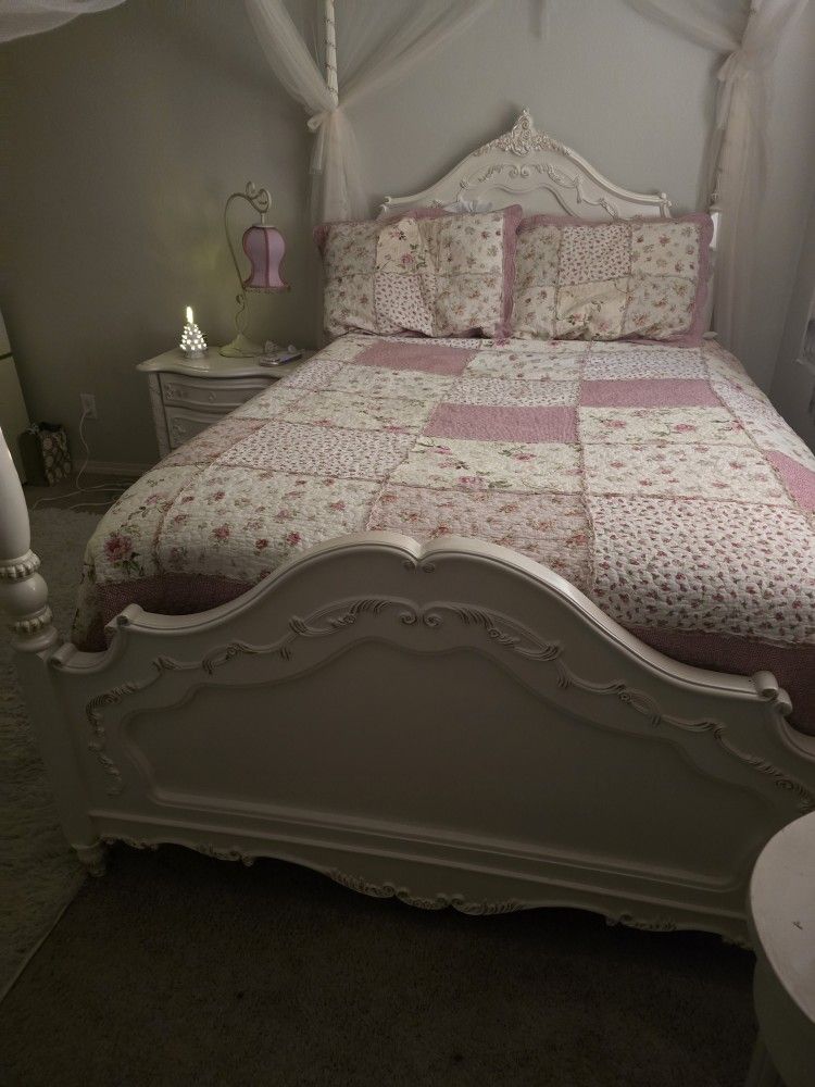 Full Size Canopy Bedroom Set