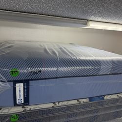 FULL SIZE SEALY POSTUREPEDIC PRO HYRBID MATTRESS & BOX SPRING BED SET