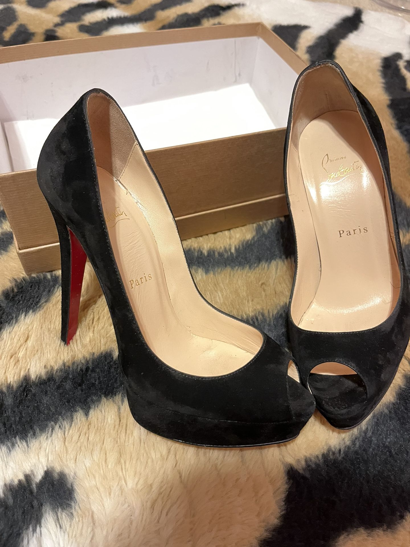 Christian Louboutin Women Size 8 Heels (Authentic)