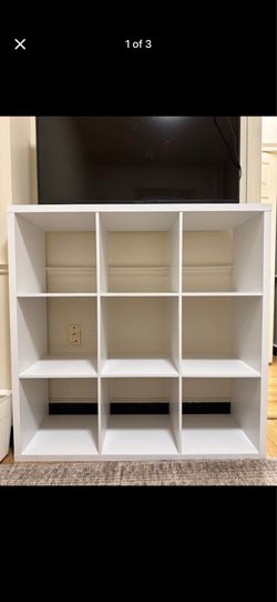 9 cube organizer/ bookshelf