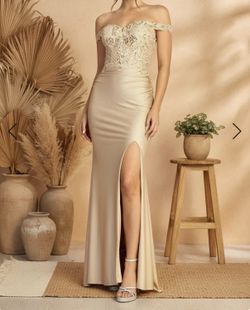 Off shoulder elegant long dress