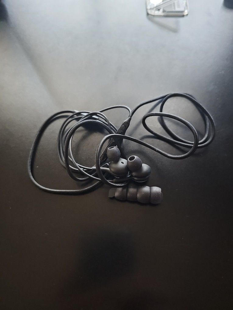 Samsung USB C wired earphones

New.. came with my S20 Ultra.

