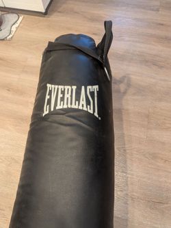 Everlast Heavy Bag W/Stand 100lb