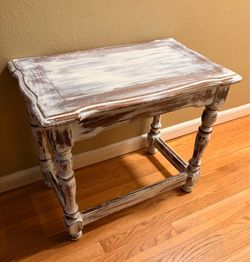Distressed white wood accent table.  Read description 1st