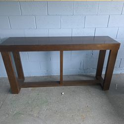 Entrance table