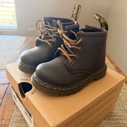 Dr Martens toddler boots size 6