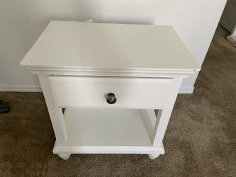 White Wood Nightstand with Drawer