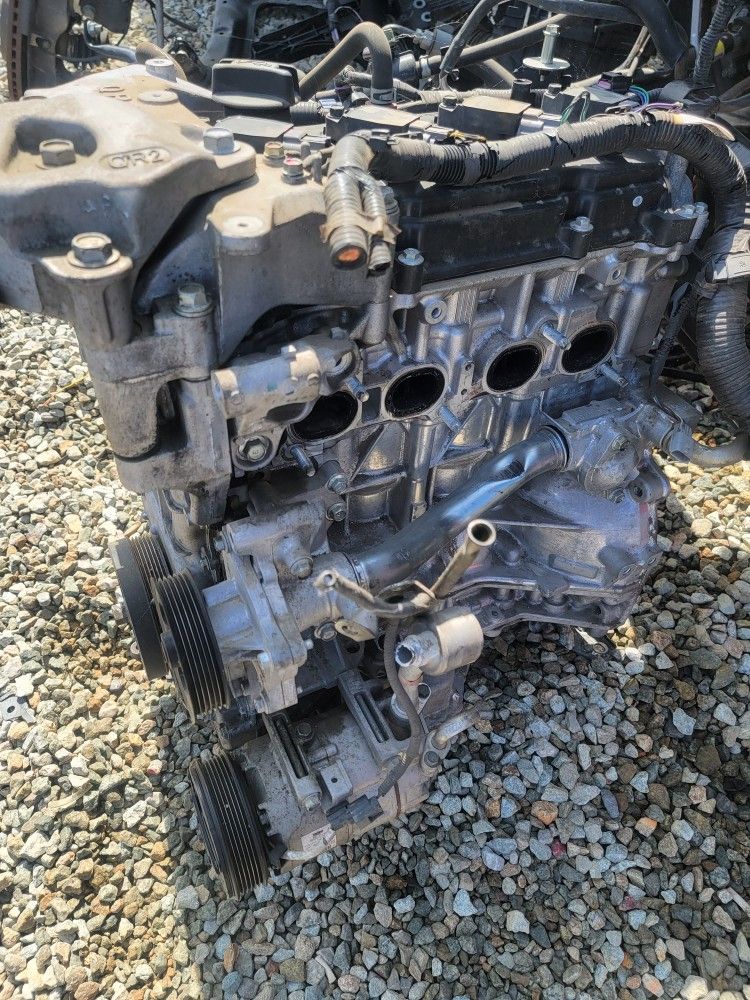 Nissan 2.5 Engine