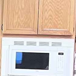 OU071525 Whirlpool Microwave With Trim Kit