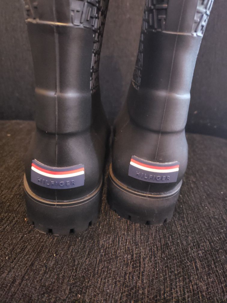 Womens rain boots size 7