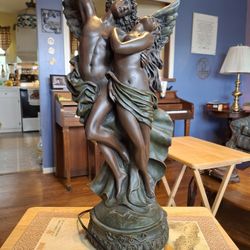  STUNNING GORGEOUS LOOKING VINTAGE  VINTAGE  CAST RESIN  CLASSICAL  CUPID PSYCHE LAMP 