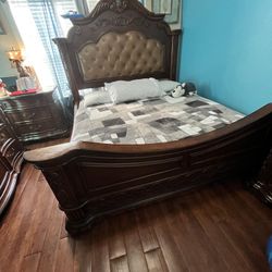 King bedroom set comes with 1 dresser, 2 nightstands and the king bed.