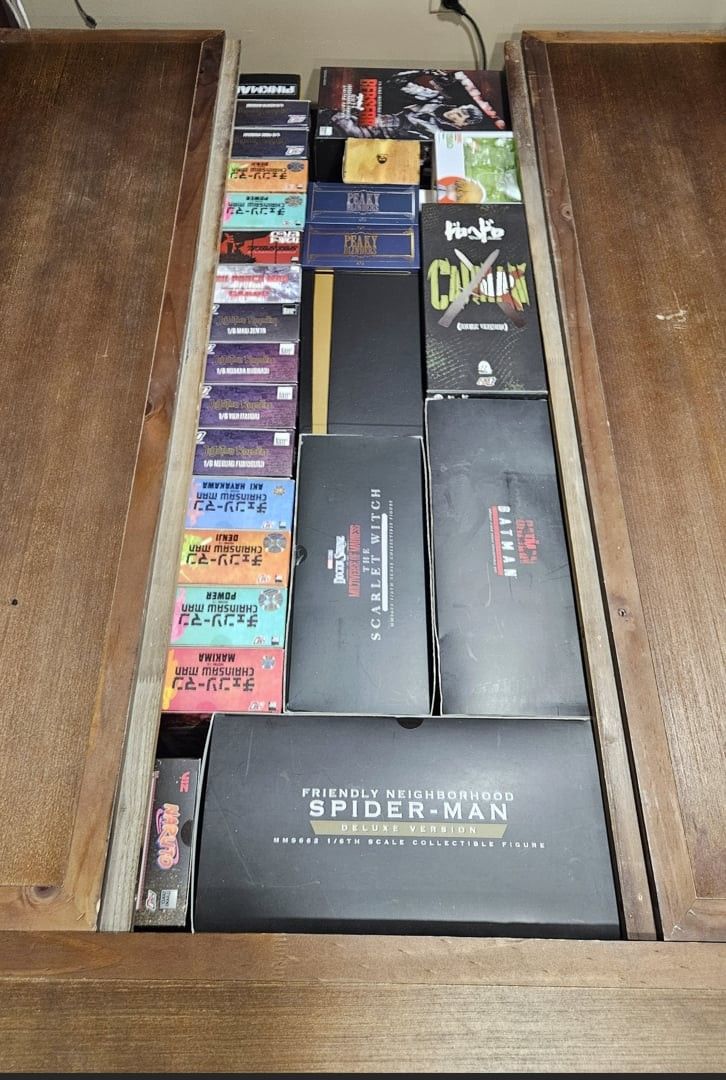 Hot Toys / 1/6 Scale Collectilbles, Massive collection of Figures