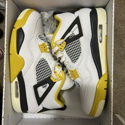 Jordan 4 Wmns Vivid Sulfur 