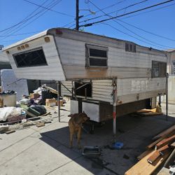 Truck bed camper