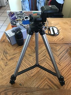 Samsonite DSLR tripod WORKS GREAT