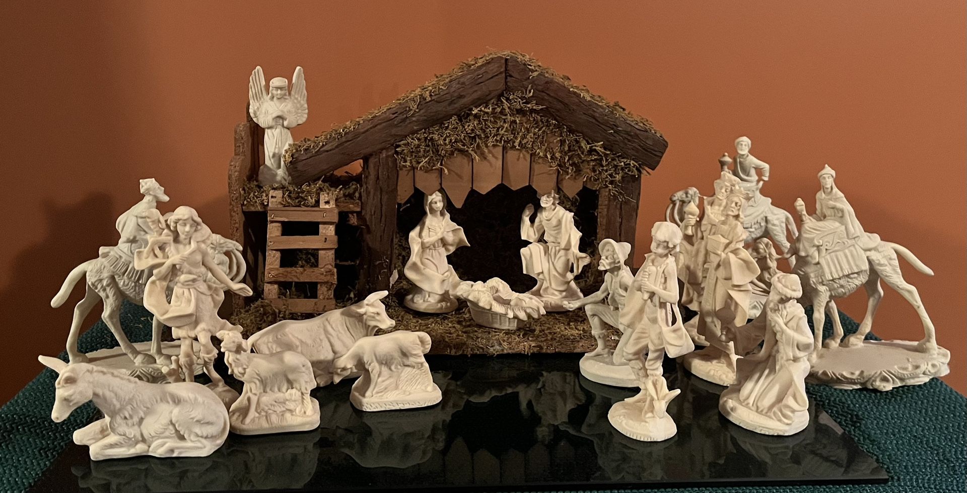 Vintage Crêche Nativity Scene with Multiple Composite Figurines Christmas Decor