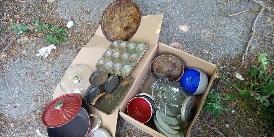Pots And Pans Good Condition $1.00 Each Or All For $15.00 