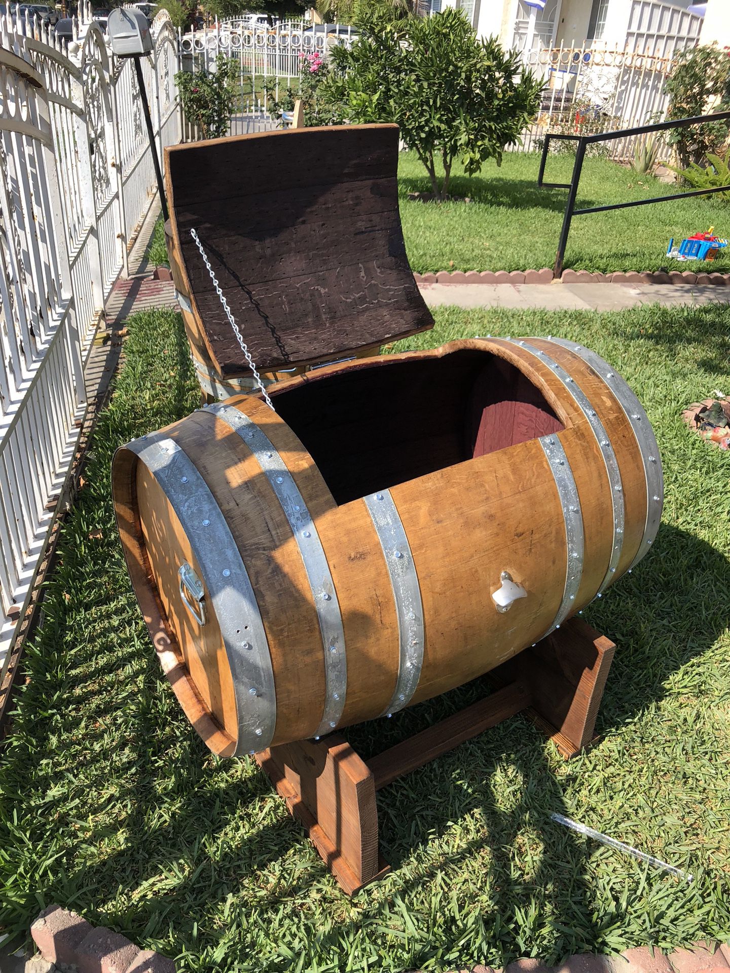 Original wine barrel ice cooler.59 gallons no liquid for sale $$230 free delivery local