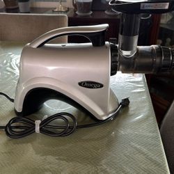 Omega Juicer 