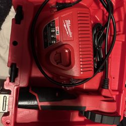 Milwaukee, M 12 cordless inspection camera kit