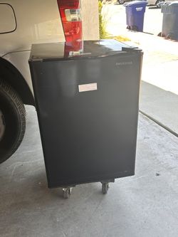 INSIGNIA Mini Fridge