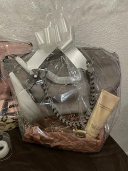 VS Handbag & DK Perfume Set