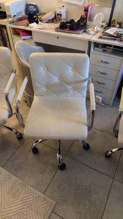 Desk white chair