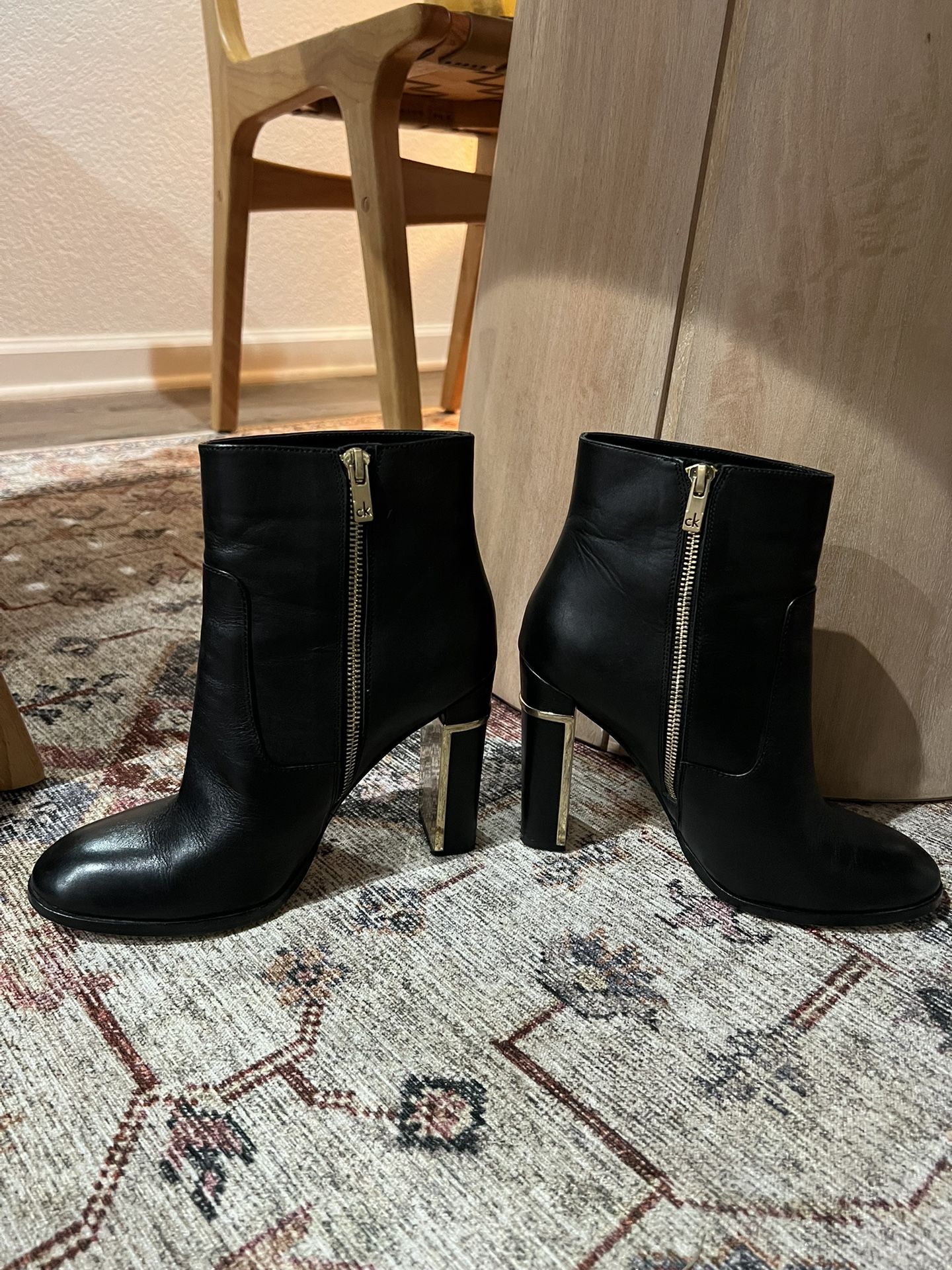 Calvin Klein Size 8 Black Boots