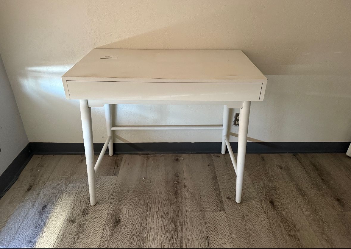White Desk 