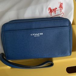 COACH  wristlet 