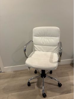 White desk chair
