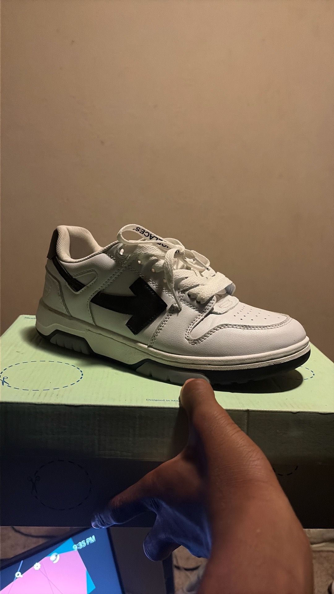 off whites SIZE 7
