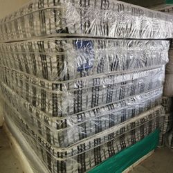 Queen Plush Pillow Top Bed And Box Spring Same Day Deliver 