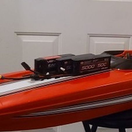 Traxxas catamaran M41 red edition boat