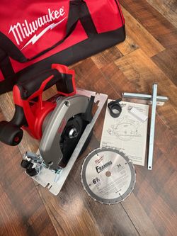 Milwaukee M18 Cordless Circular Saw Kit