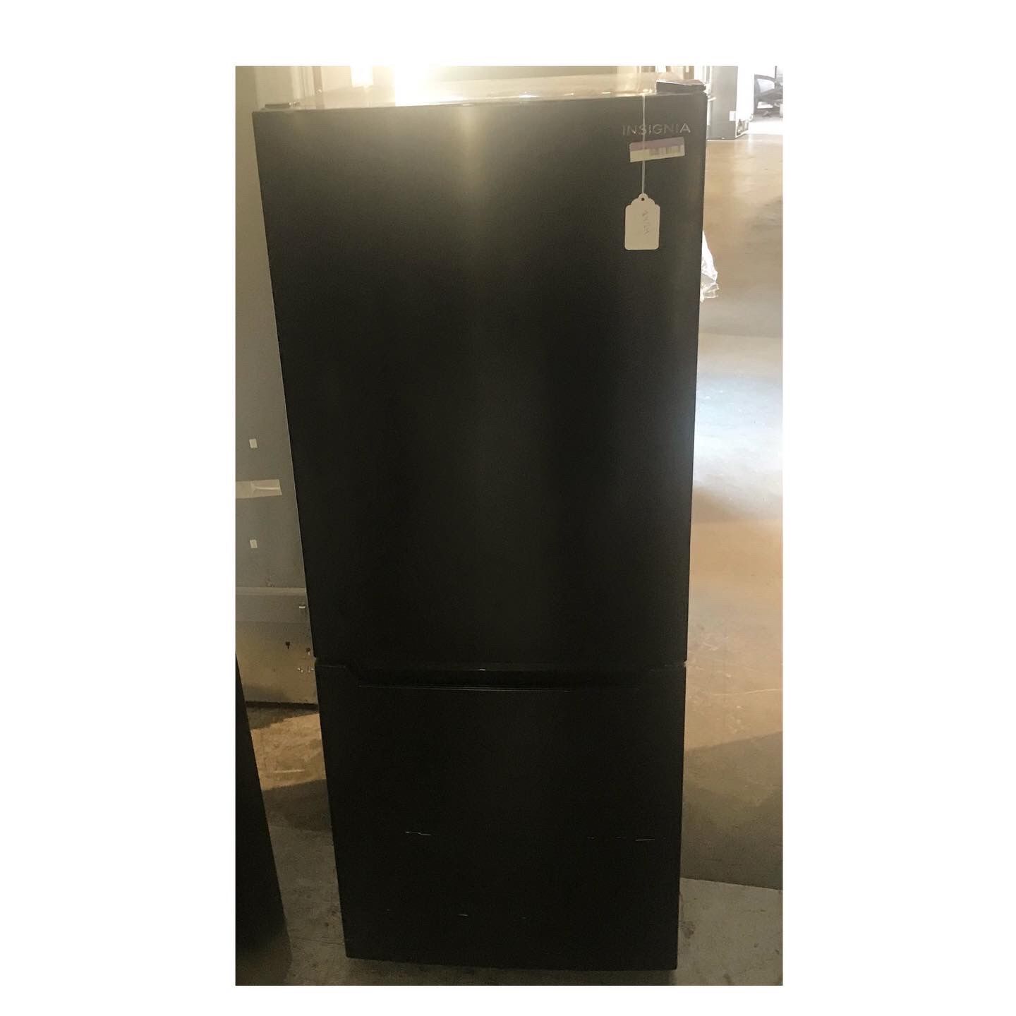 Insignia Refrigerator with Bottom Freezer