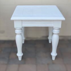 Solid Wood Very Sturdy End Table Chalk Finish. 