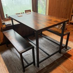 Gorgeous Kitchen Table (perfect condition)
