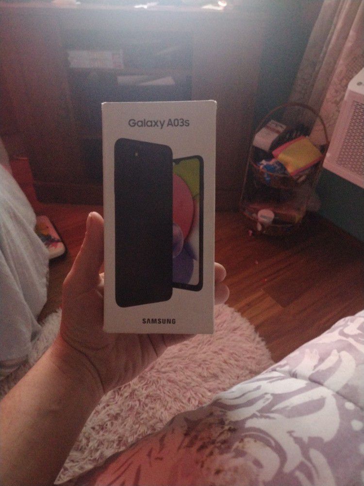 Brand New Still In It's Own Box. Verizon's Samsung Galaxy A03s Charcoal Black. Used Less Than 5 Days 