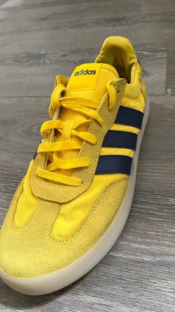 Barely used Adidas tennis shoes