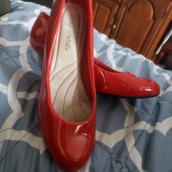 Women's 7.5w Red Heels