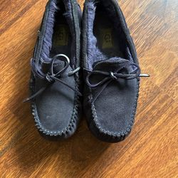 Ugg Woman’s Suade Slippers